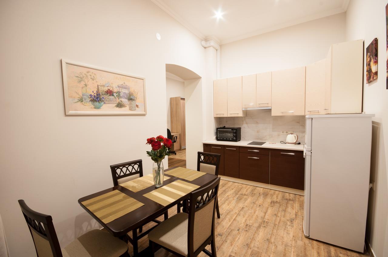 Wonderful Flat On City Center อุชโฮรอด ภายนอก รูปภาพ