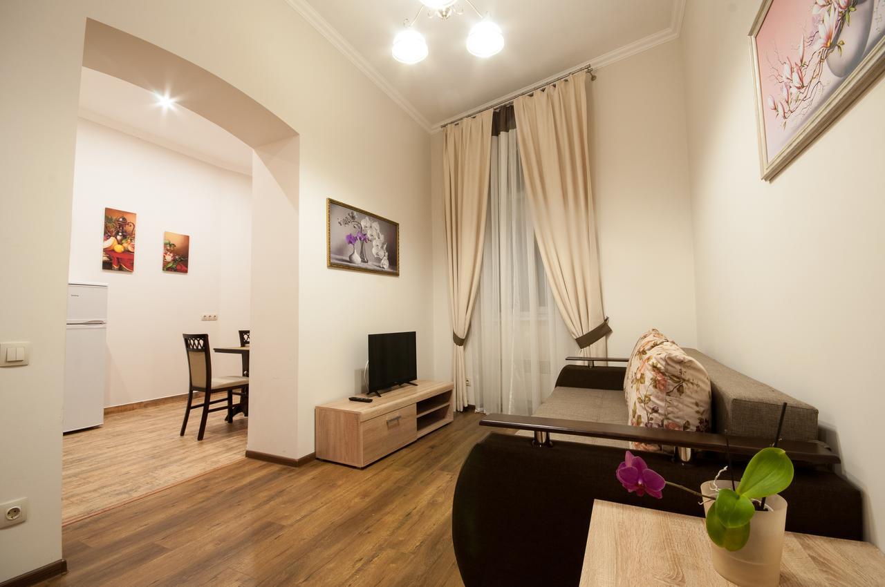 Wonderful Flat On City Center อุชโฮรอด ภายนอก รูปภาพ